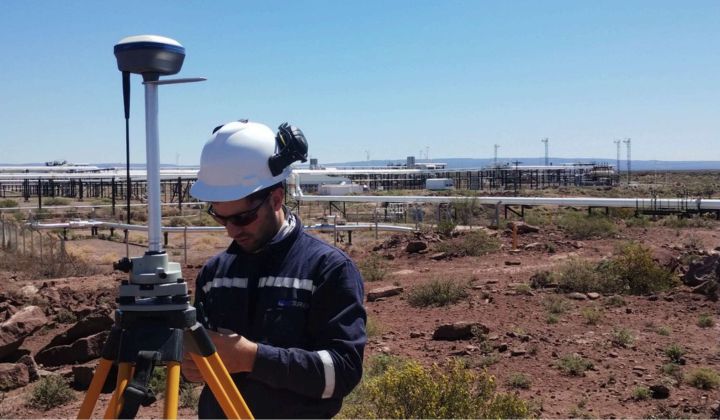 Equipo GNSS en yacimiento de Vaca Muerta — NQN Survey